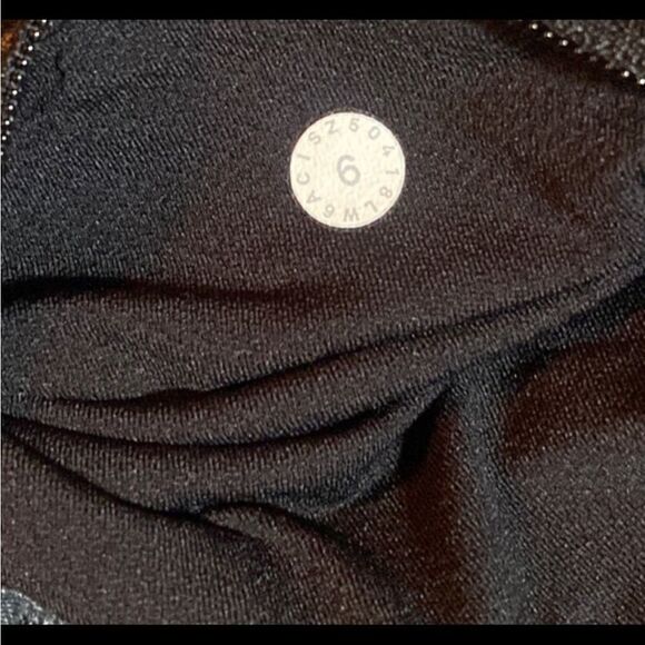 Lululemon Ladies Leggings  - Picture 4 of 6